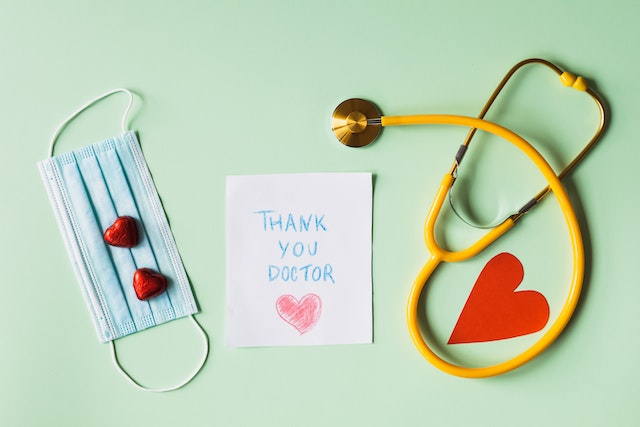 Thank you note laid out for a doctor
